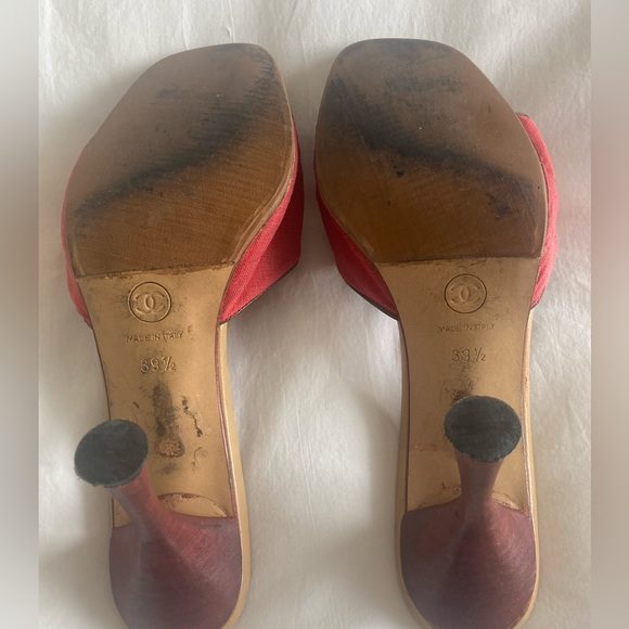 Vintage Chanel slides— so chic & unique! - Picture 3 of 6
